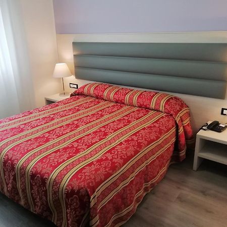 Hotel Kristall سان دونا دي بيافي المظهر الخارجي الصورة