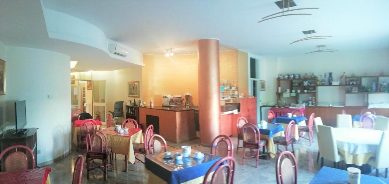Hotel Kristall سان دونا دي بيافي المظهر الخارجي الصورة