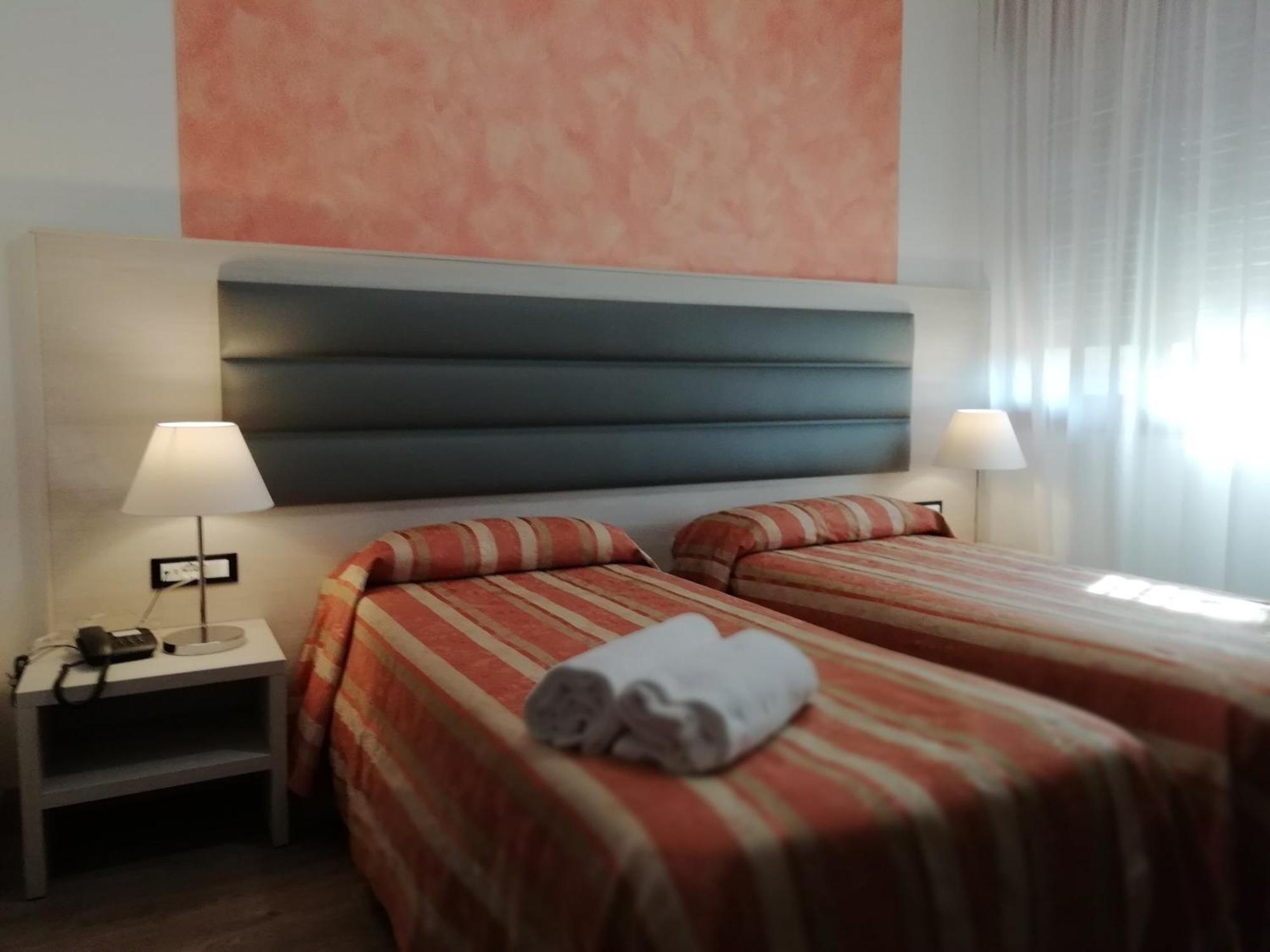 Hotel Kristall سان دونا دي بيافي المظهر الخارجي الصورة