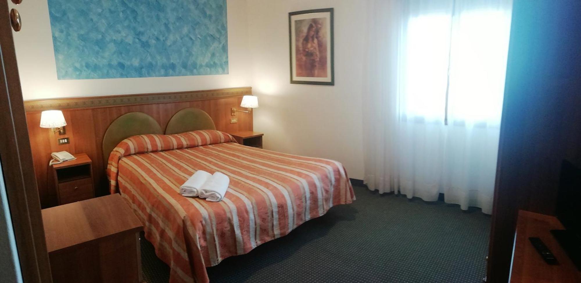 Hotel Kristall سان دونا دي بيافي المظهر الخارجي الصورة