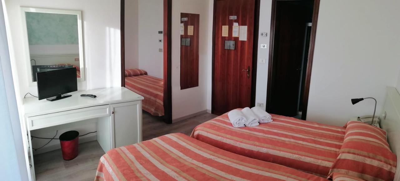 Hotel Kristall سان دونا دي بيافي المظهر الخارجي الصورة