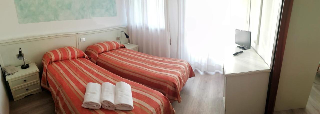 Hotel Kristall سان دونا دي بيافي المظهر الخارجي الصورة