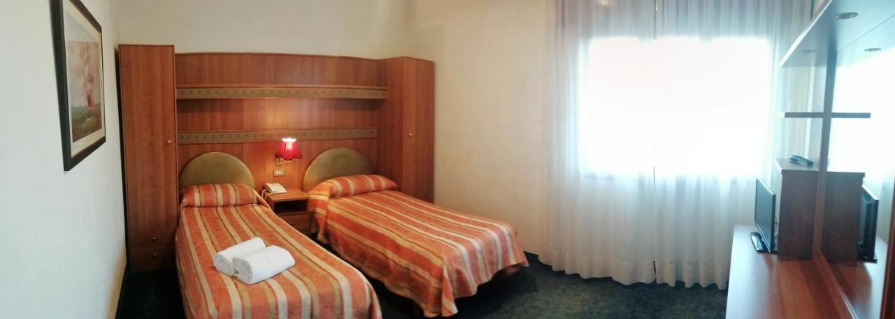 Hotel Kristall سان دونا دي بيافي المظهر الخارجي الصورة