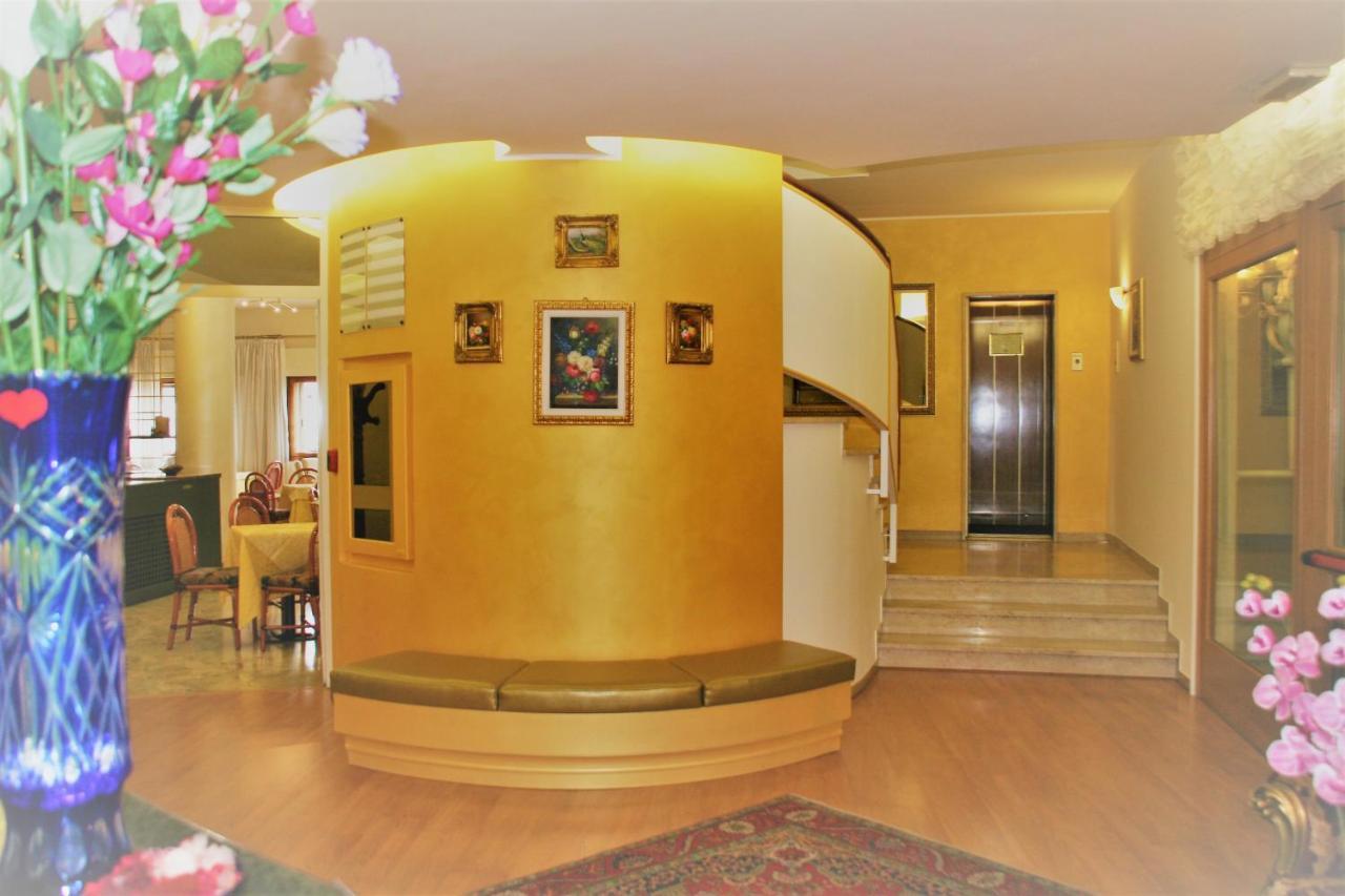 Hotel Kristall سان دونا دي بيافي المظهر الخارجي الصورة